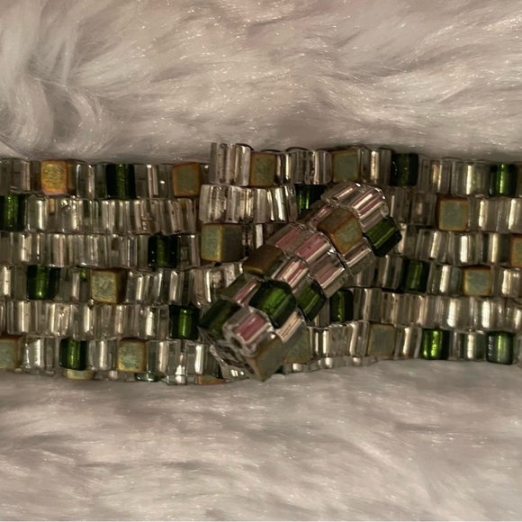 Beautiful hand-beaded sage green and silvery white bracelet. - Picture 8 of 10